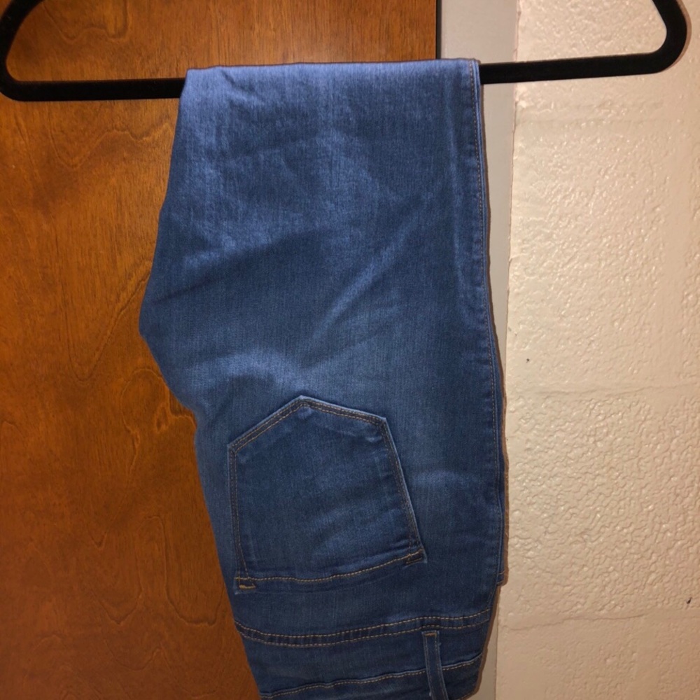 Fashion Nova High Waisted Jeans. Medium Wash